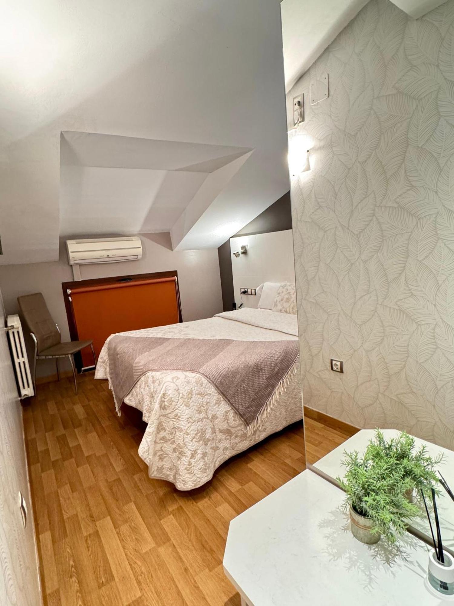 Hotel El Acebo ฮากา ภายนอก รูปภาพ
