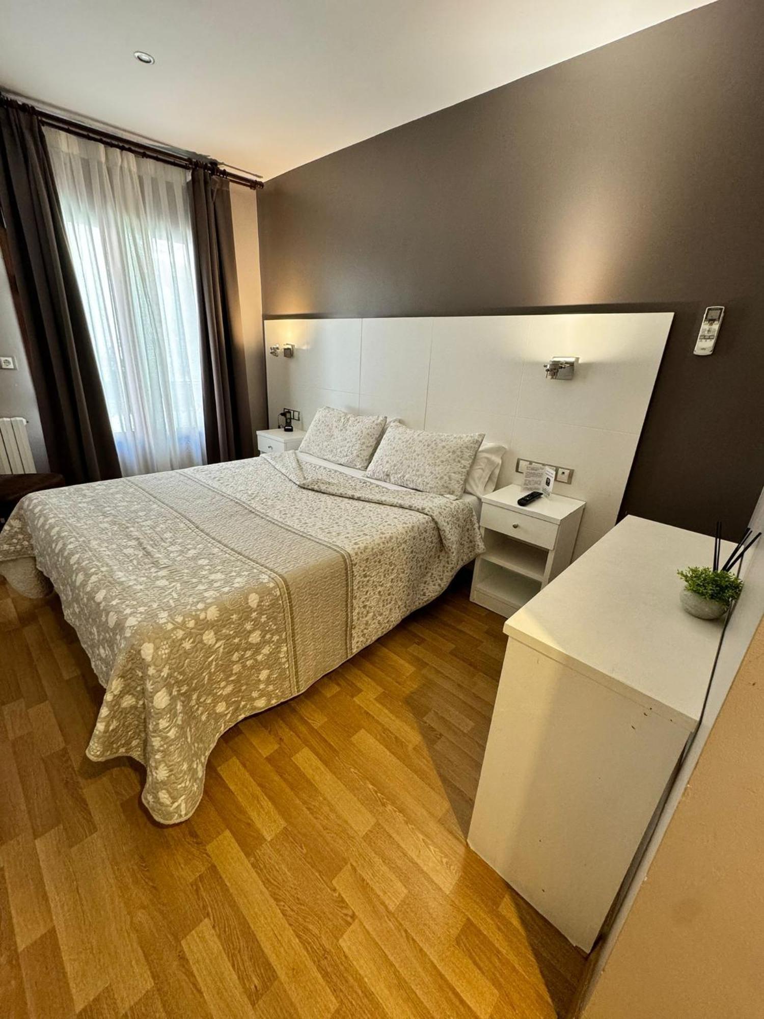 Hotel El Acebo ฮากา ภายนอก รูปภาพ
