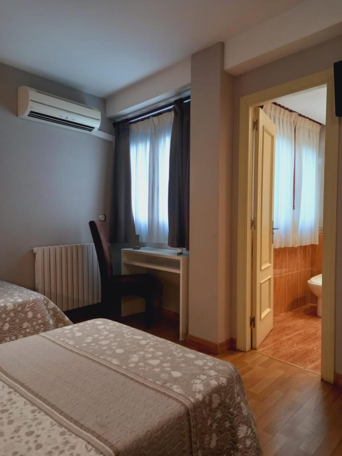 Hotel El Acebo ฮากา ภายนอก รูปภาพ