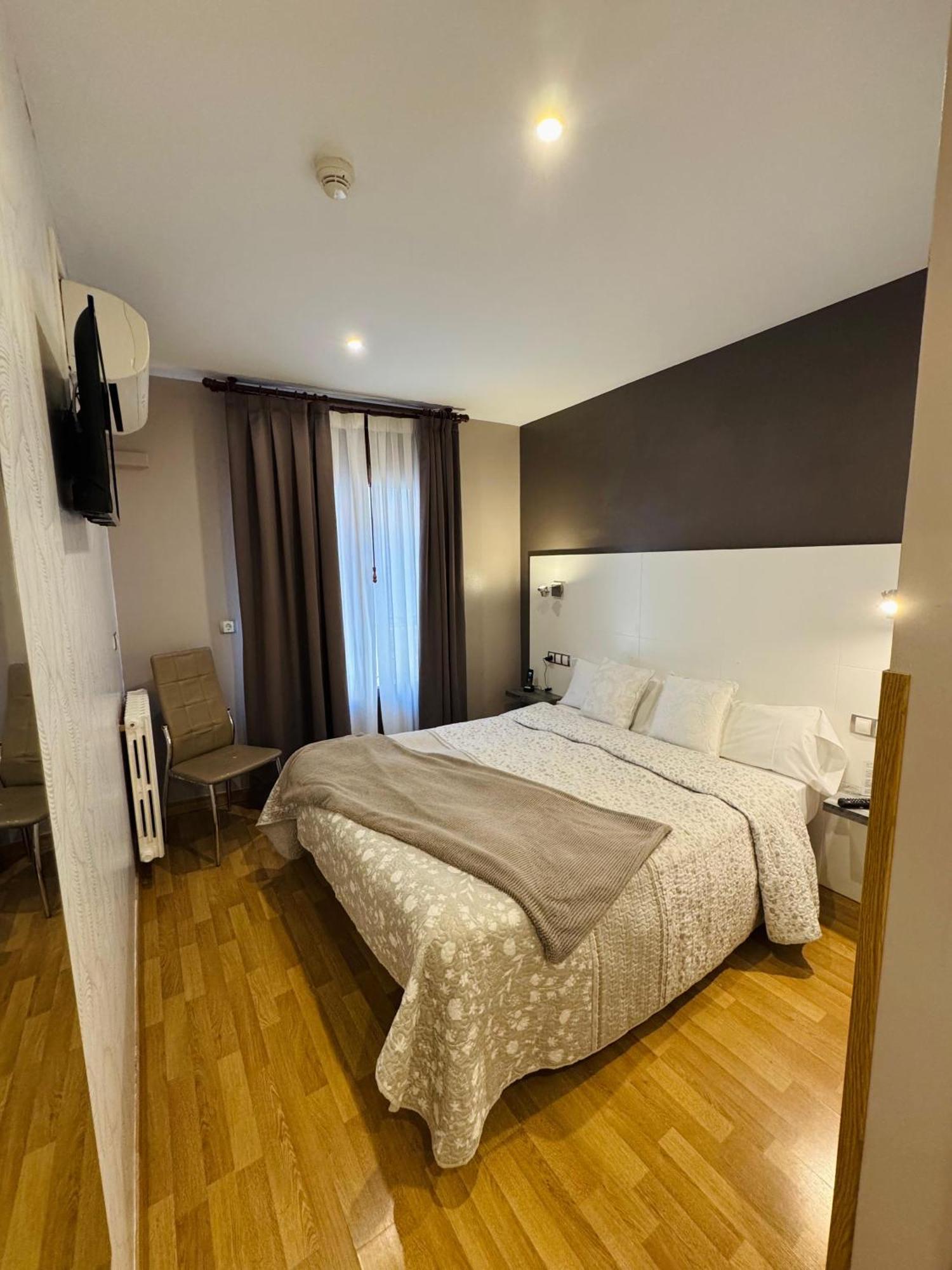Hotel El Acebo ฮากา ภายนอก รูปภาพ