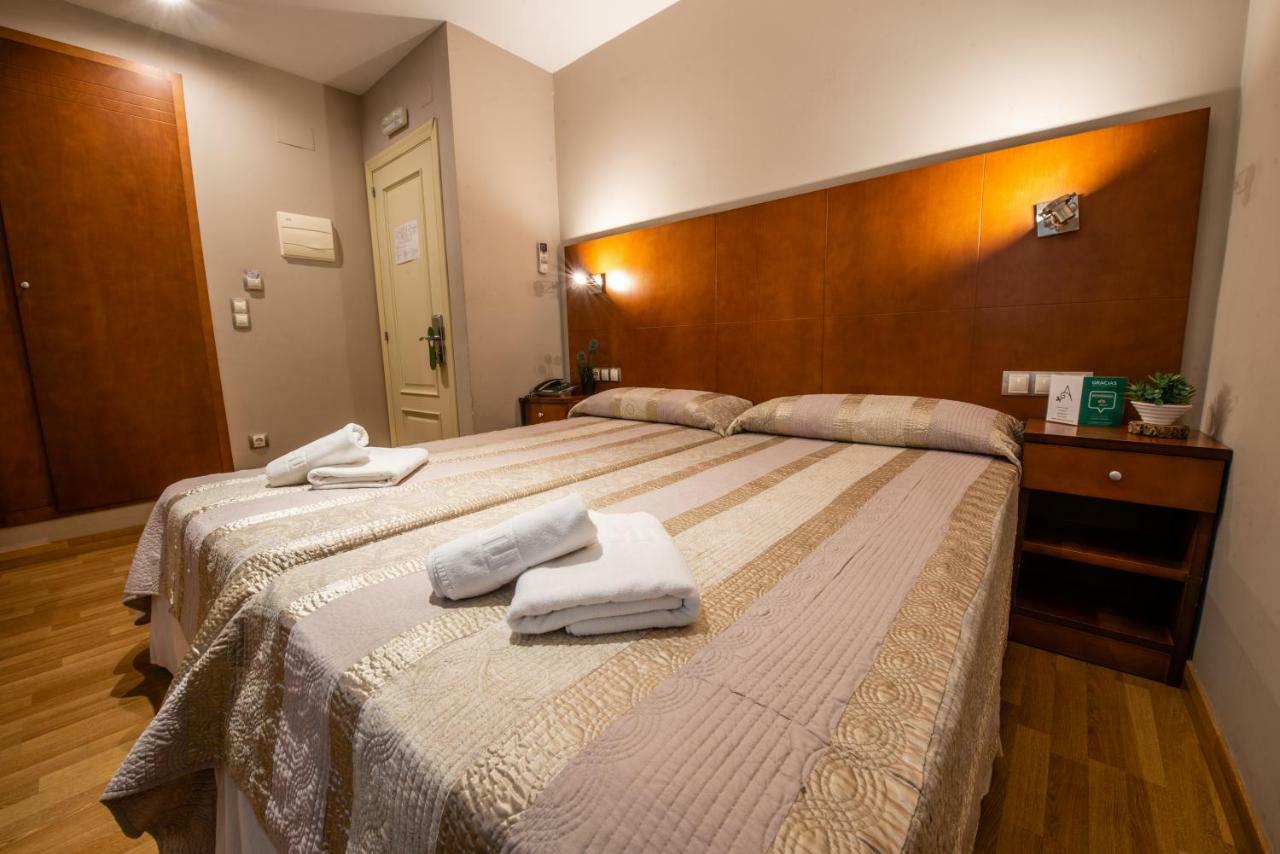 Hotel El Acebo ฮากา ภายนอก รูปภาพ