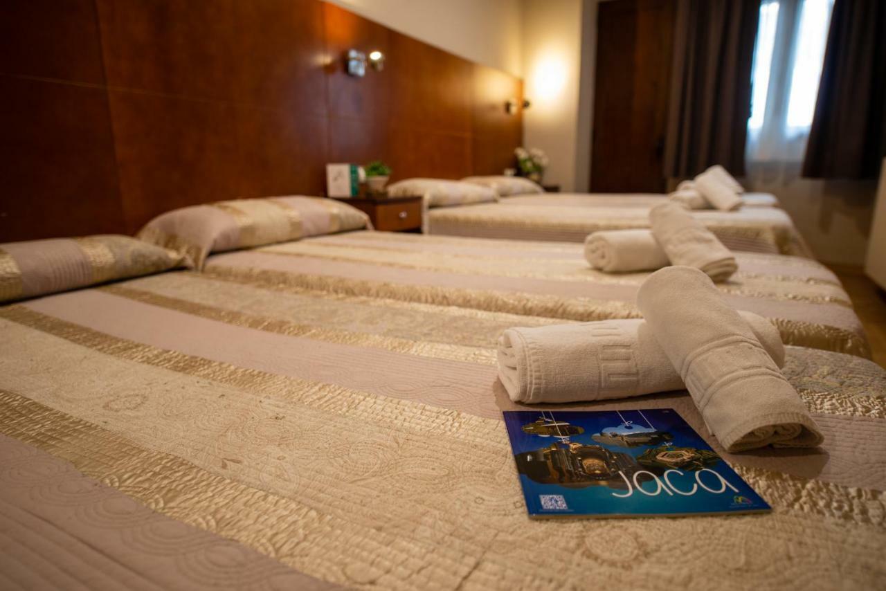 Hotel El Acebo ฮากา ภายนอก รูปภาพ